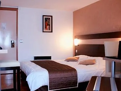 Hotel Contact Restaurant La Chaumiere Entre Orgeval Et Flins A13 Sortie 8 Les Mureaux