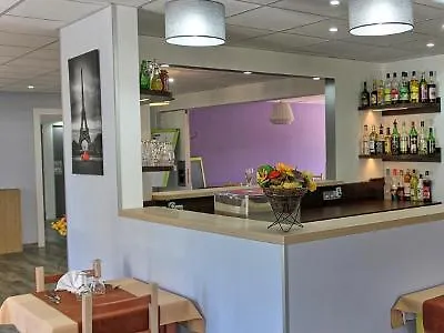 Hotel Contact Restaurant La Chaumiere Entre Orgeval Et Flins A13 Sortie 8 3*