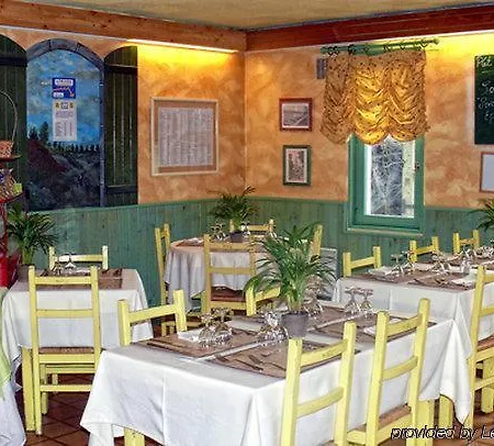 Hotel Contact Restaurant La Chaumiere Entre Orgeval Et Flins A13 Sortie 8