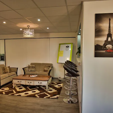 Hotel Contact Restaurant La Chaumiere Entre Orgeval Et Flins A13 Sortie 8 Les Mureaux