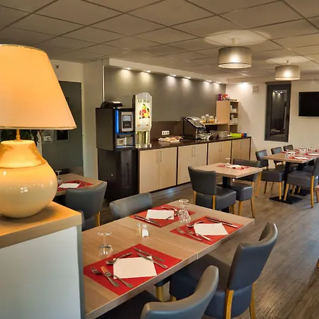 Hotel Contact Restaurant La Chaumiere Entre Orgeval Et Flins A13 Sortie 8 Les Mureaux