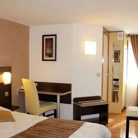 Hotel Contact Restaurant La Chaumiere Entre Orgeval Et Flins A13 Sortie 8 3*