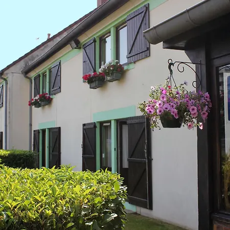 Contact Restaurant La Chaumiere Entre Orgeval Et Flins A13 Sortie 8 ホテル